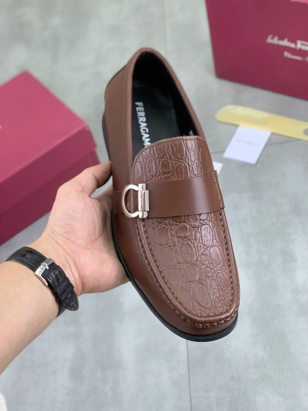 Men's Men's Shoes 💰P460💰[New Style] Water-dyed Niuli 🆘[Salvatore Ferragamo] Ferragamo's latest casual business leather shoes for men! Listed simultaneously! The fabric is made of specially imported original calfskin, and the interior is made of imported water-dyed cowhide. It is absolutely luxurious and leads the fashion trend. Matching code: 38-45; black or brown available